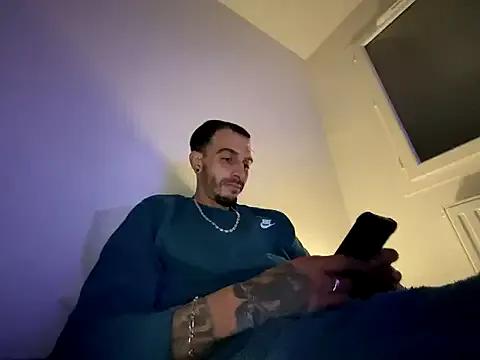 Rebeu313 on StripChat