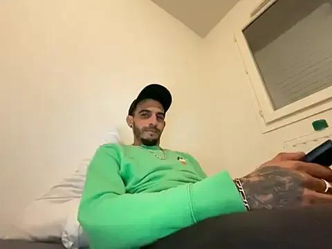 Rebeu313 on StripChat