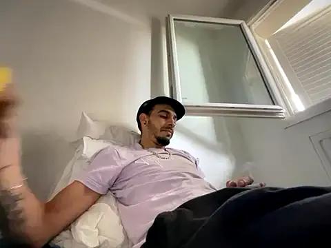 Rebeu313 on StripChat