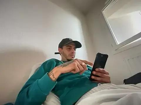 Rebeu313 on StripChat