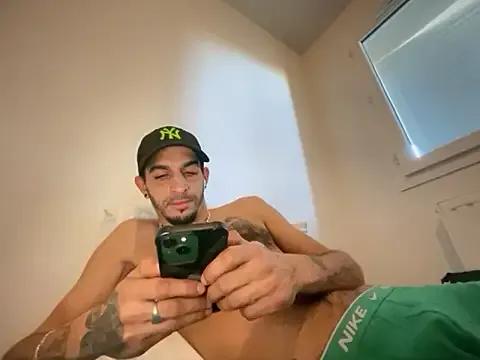 Rebeu313 on StripChat