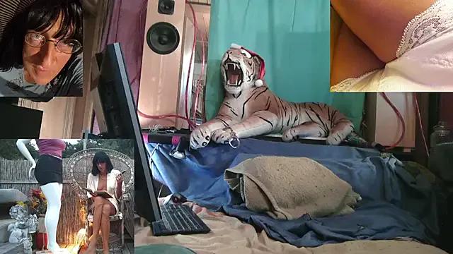 SissiDomination — i show my cute titties