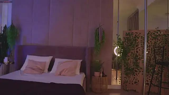 Smiley_Mia — slaps and maning