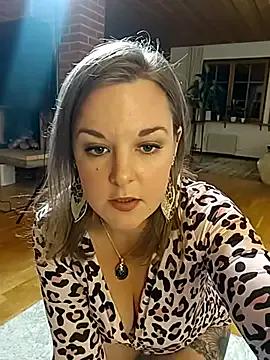 SwedishJennifer on StripChat