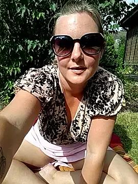 SwedishJennifer on StripChat