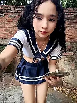 sweet_outdoor_charm — Show my buttocks and oil them up