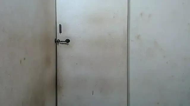 SweetSlender01 on StripChat 