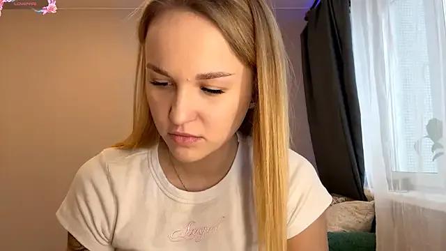 TanekaBoitel — show my sexy bra