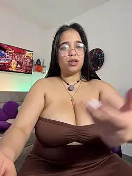 tati_reyess on StripChat