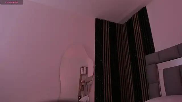 vivianne_scott on StripChat