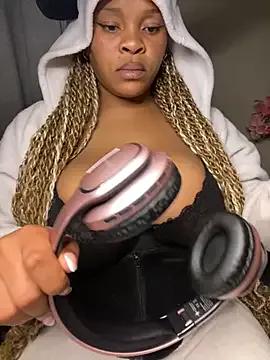 YellowHoneyDip on StripChat 